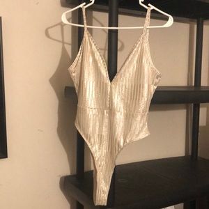 Gold shimmery leotard ✨